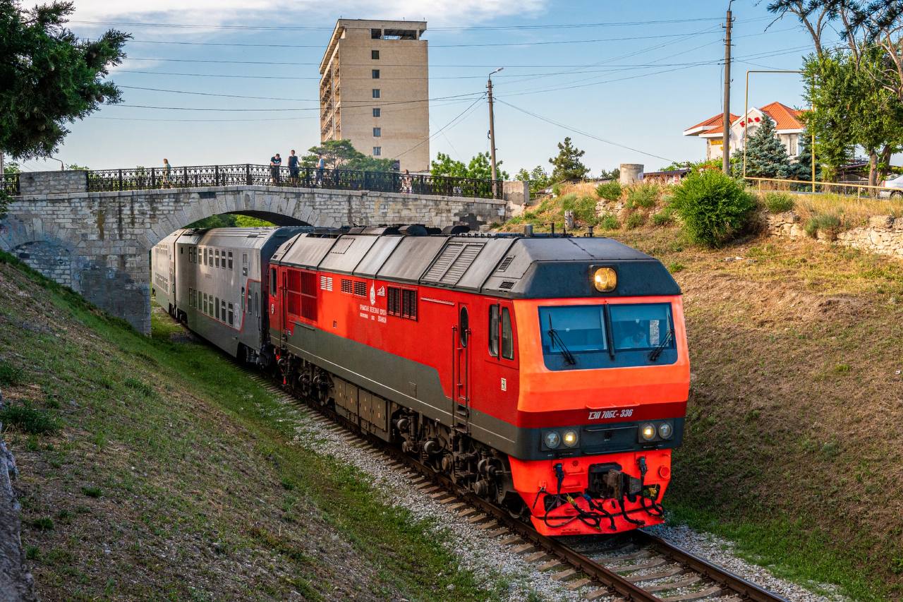 Задержки до восьми часов: обновлена информация о задержках в следовании поездов в Крым и из Крыма