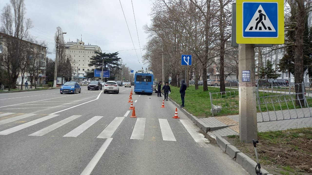 Погиб 27-летний пешеход: по факту смертельного ДТП с троллейбусом в Севастополе возбуждено дело