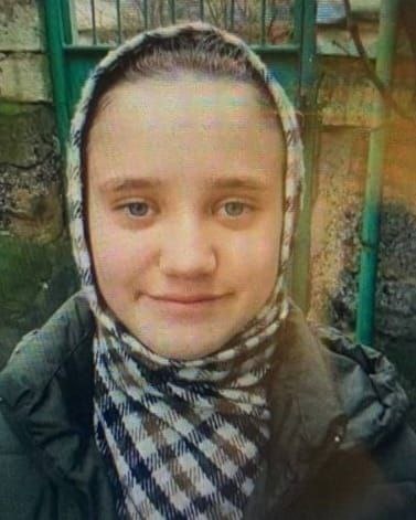 Длинные волосы и розовый портфель: в Крыму пропала девочка-подросток