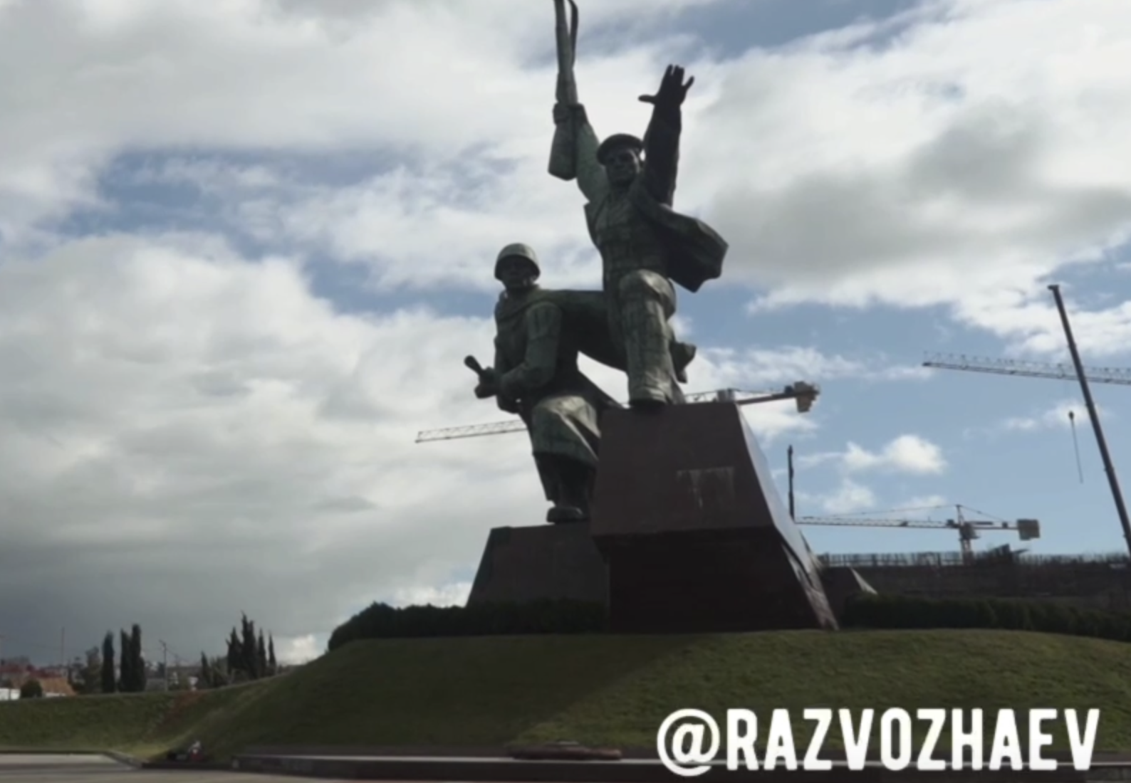 В Севастополе реставрируют памятник матросу и солдату