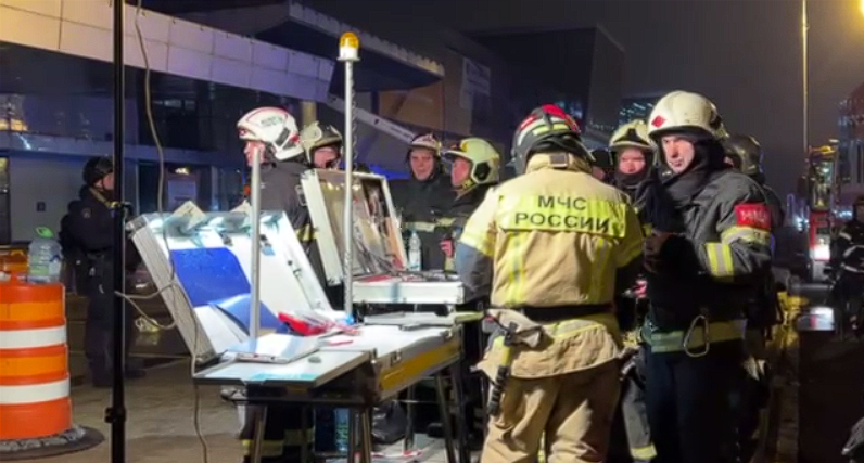 После нападения на «Крокус» в больницах находятся 115 человек, спасатели продолжают работу на месте пожара