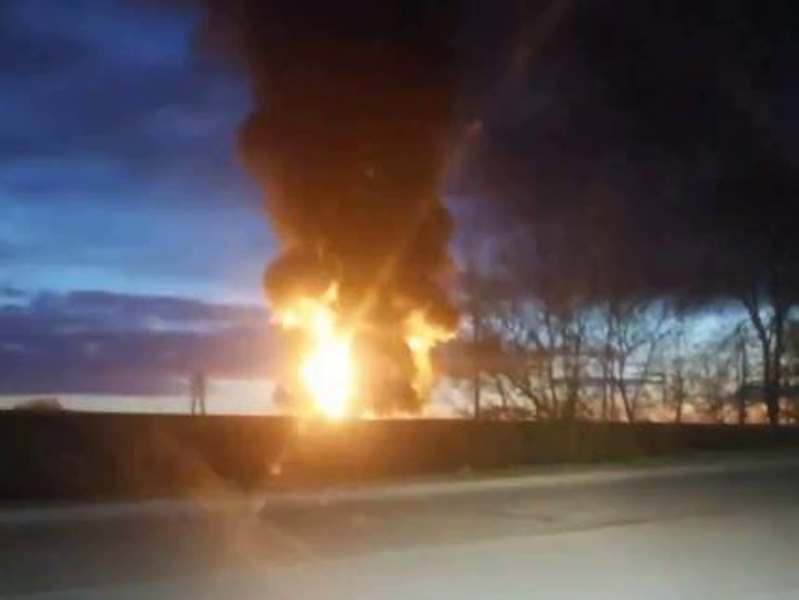 На объектах ТЭК в Смоленской области начались пожары в результате атаки беспилотников