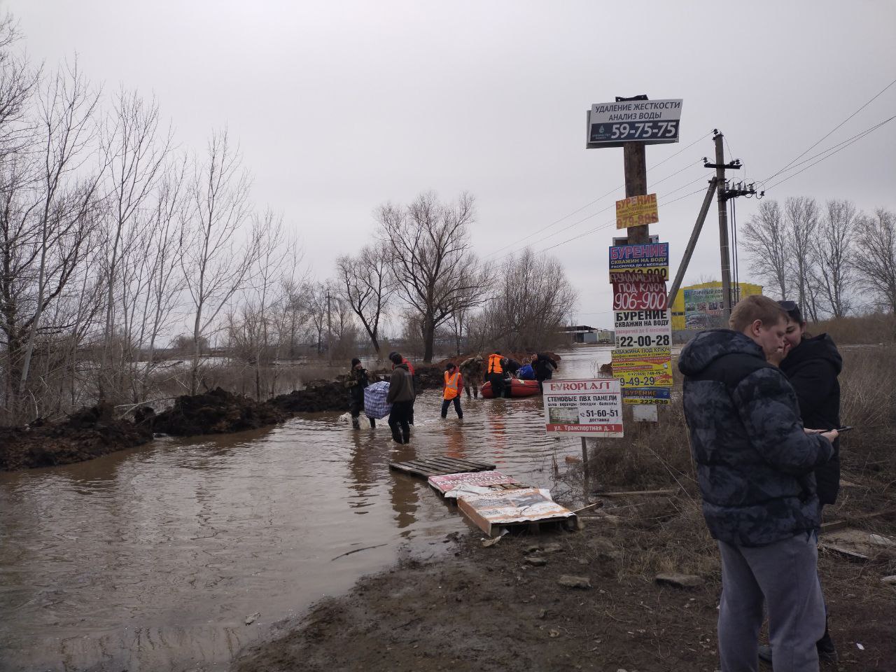 В Оренбургской области из-за прорыва дамбы эвакуировали более четырех тысяч людей