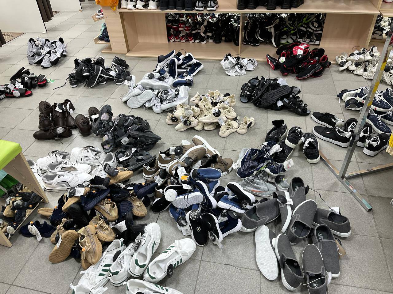 В Севастополе полиция изъяла из магазинов немаркированную обувь на 4,5 млн рублей