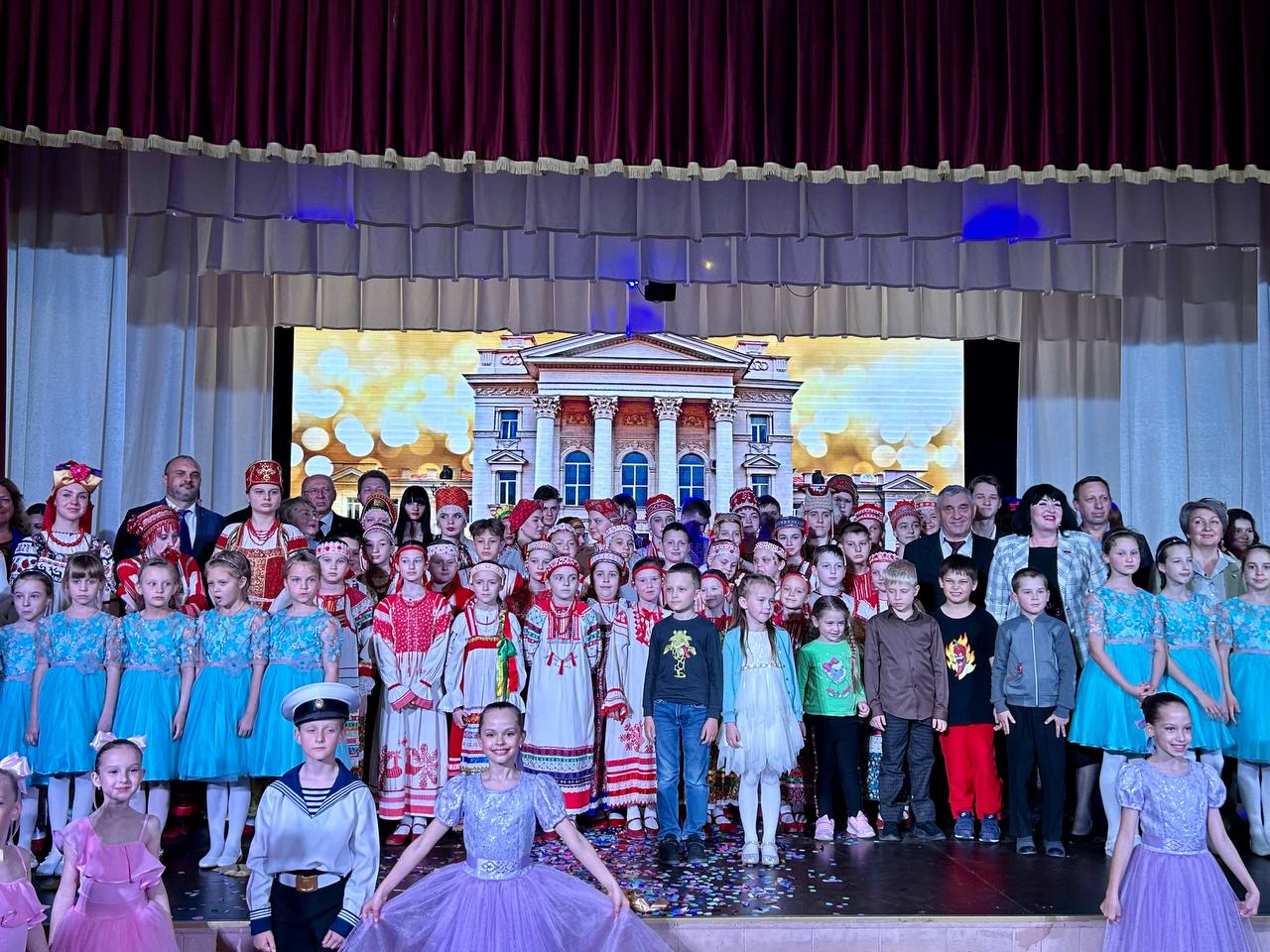 Севастопольскому Дворцу детского и юношеского творчества исполнилось 99 лет (фото)