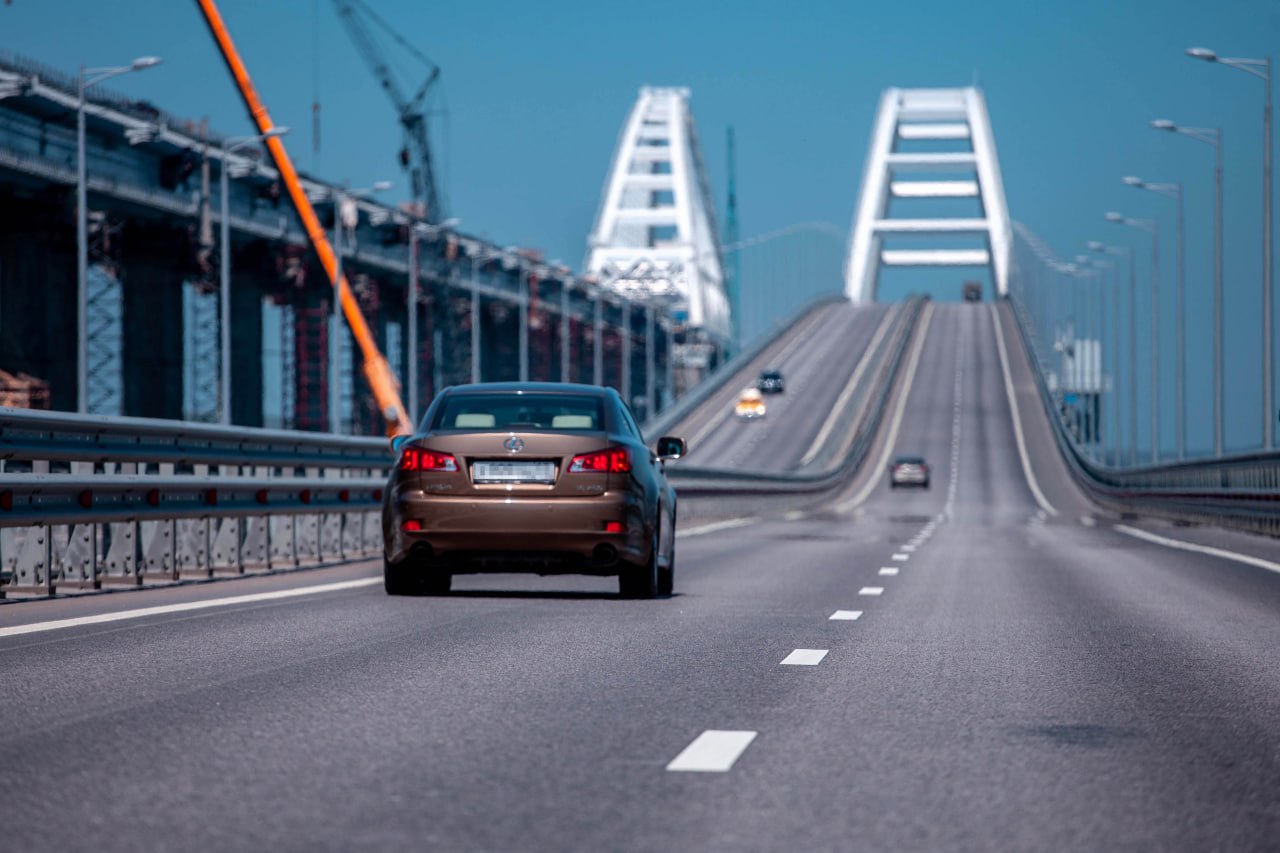 Проезда по Крымскому мосту ждут более 120 автомобилей