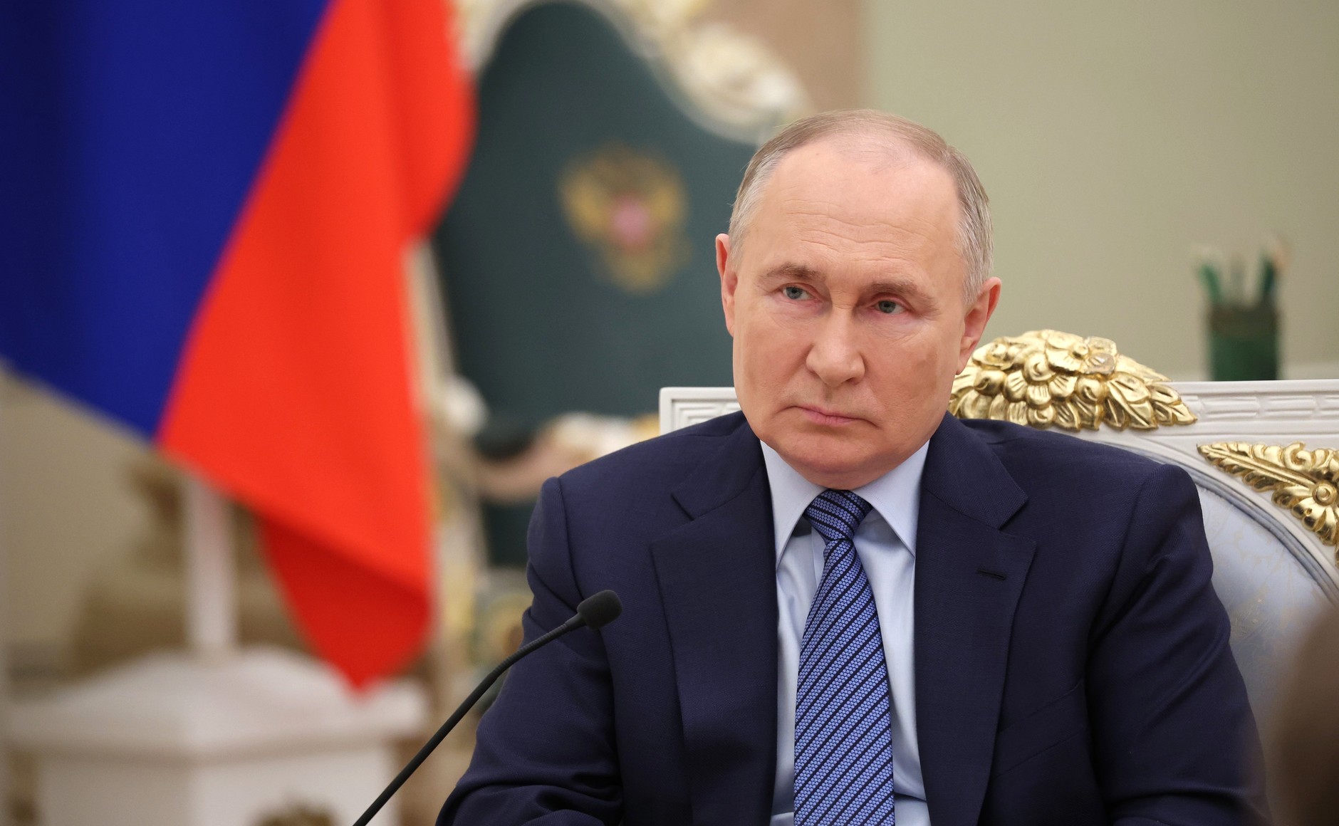 Путин поставил задачу построить эффективную экономику вооруженных сил
