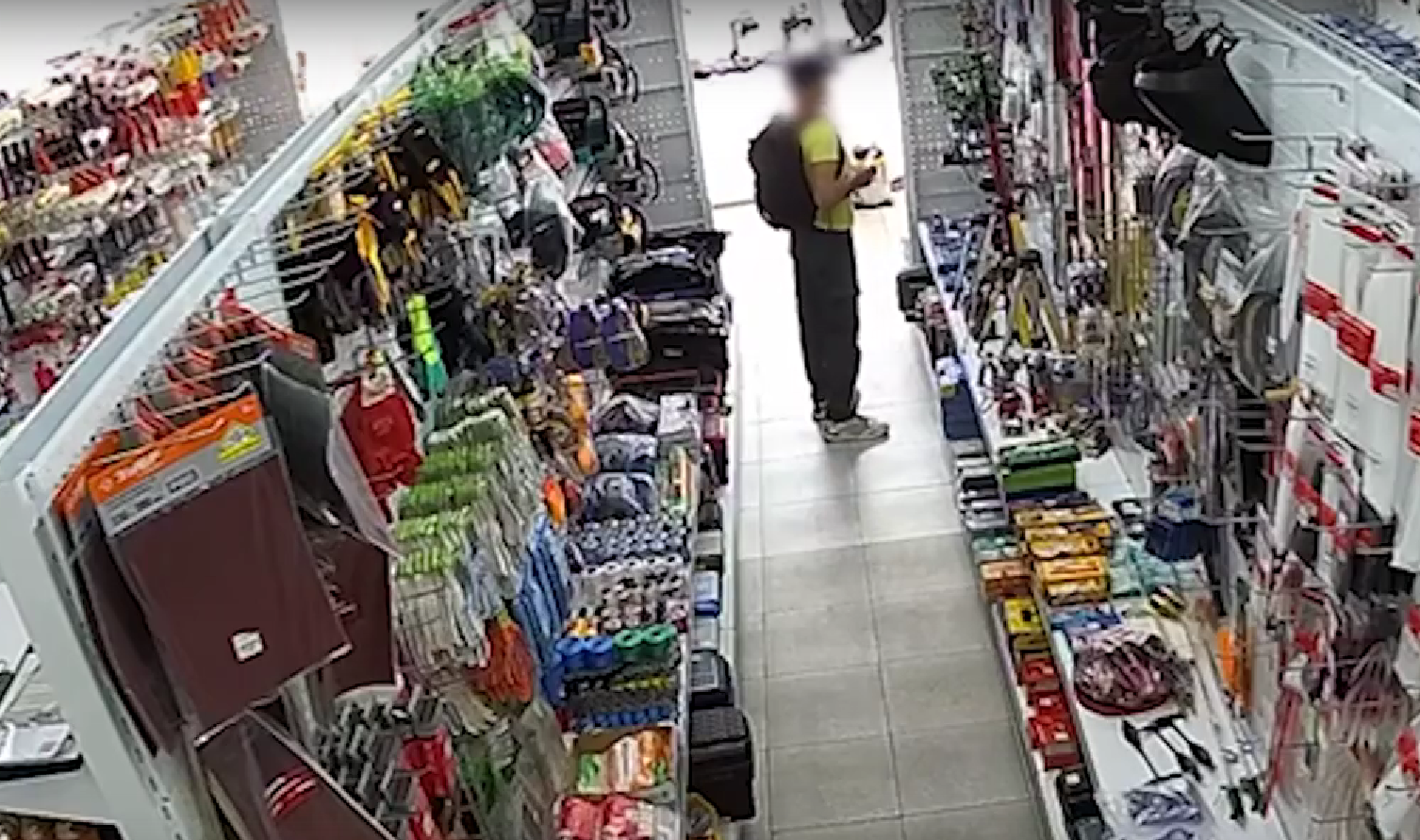 В Керчи местного жителя задержали за серию краж из магазинов