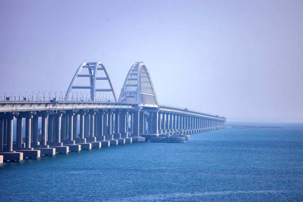 Крымский мост открыли для движения транспорта