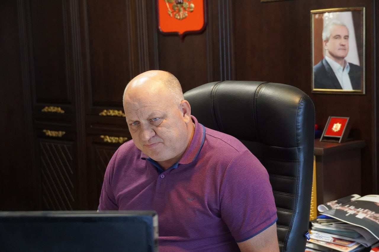 Решил уволиться после общения с Аксеновым: мэр Керчи Брусаков уходит в отставку