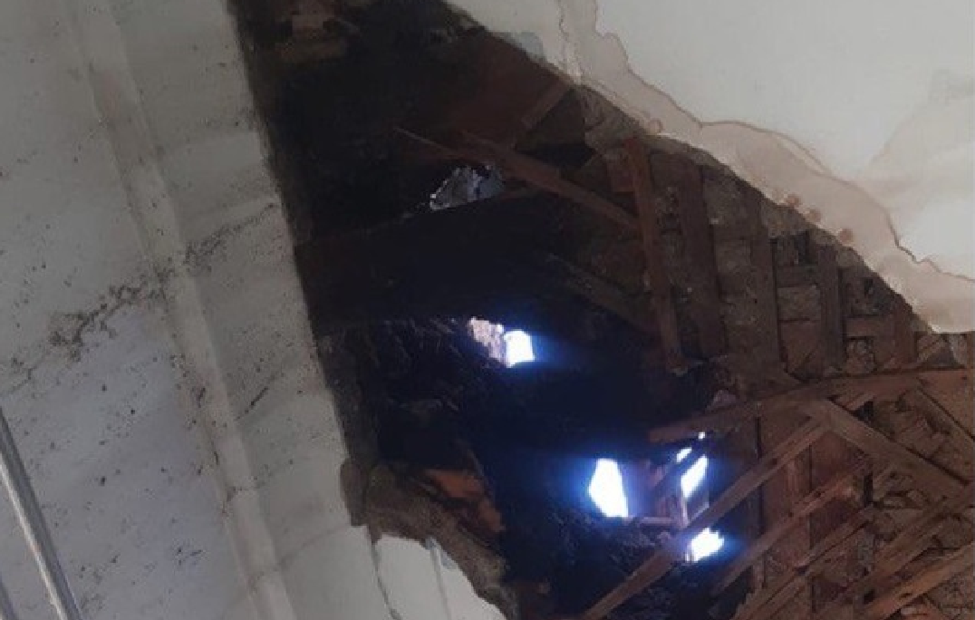 В квартире многоэтажного дома в Керчи обрушился потолок