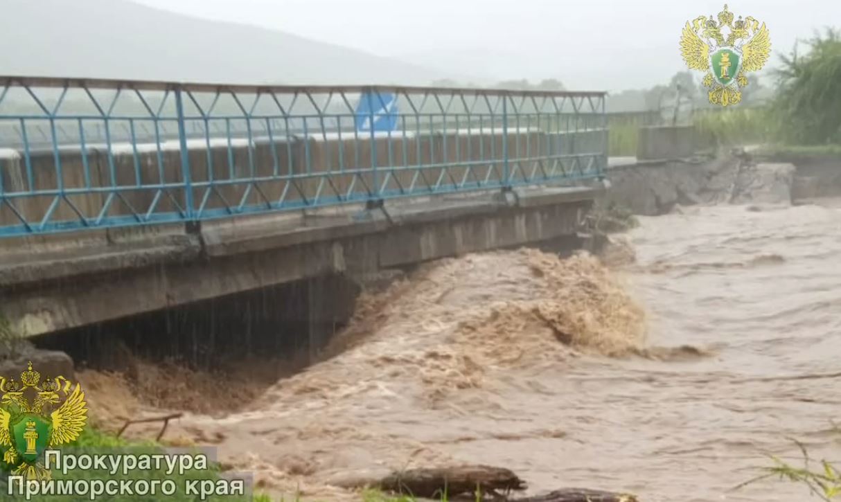 В Приморье из-за наводнения отрезаны от дорог десять населенных пунктов