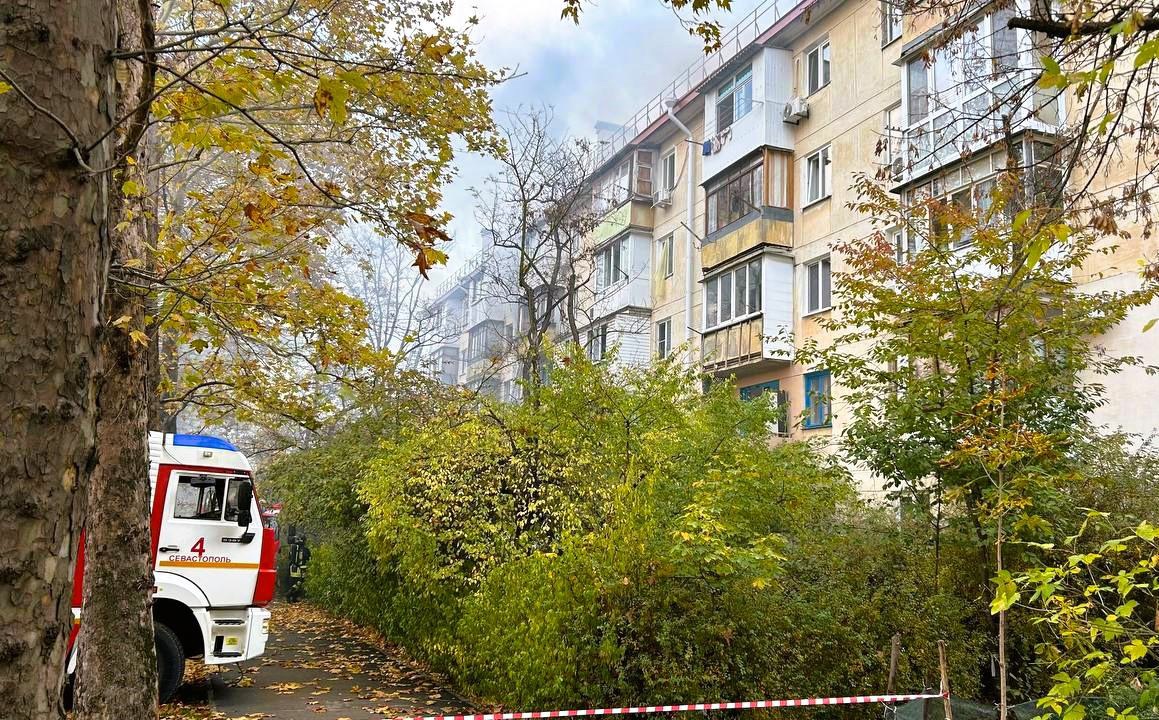 Пожар в многоквартирном доме в Севастополе полностью потушен: что известно на данный момент