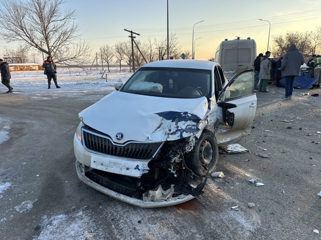 В массовом ДТП в Кировском районе Крыма пострадали четыре человека, включая двоих детей