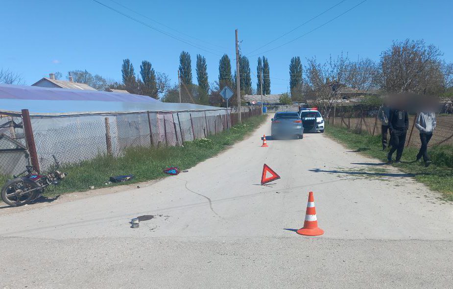 В Крыму подросток на мопеде попал под колеса иномарки