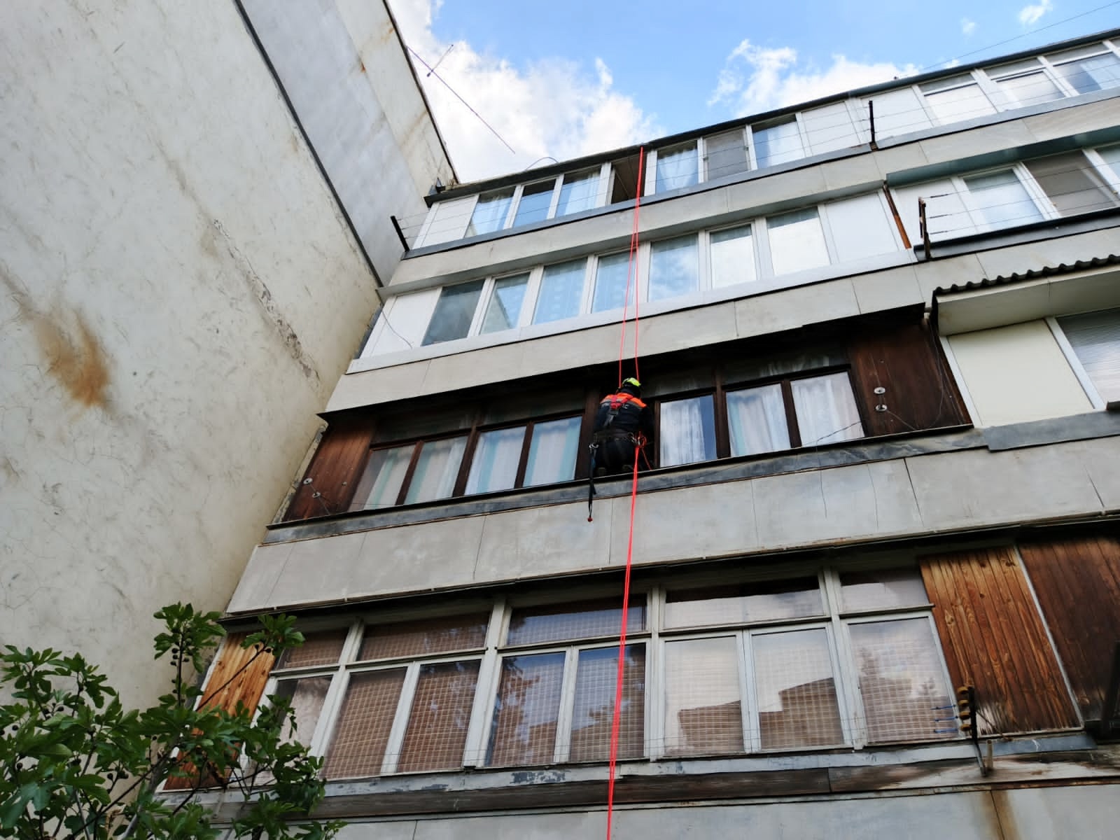 В Судаке спасатели помогли пожилой женщине, попавшей в трудную ситуацию