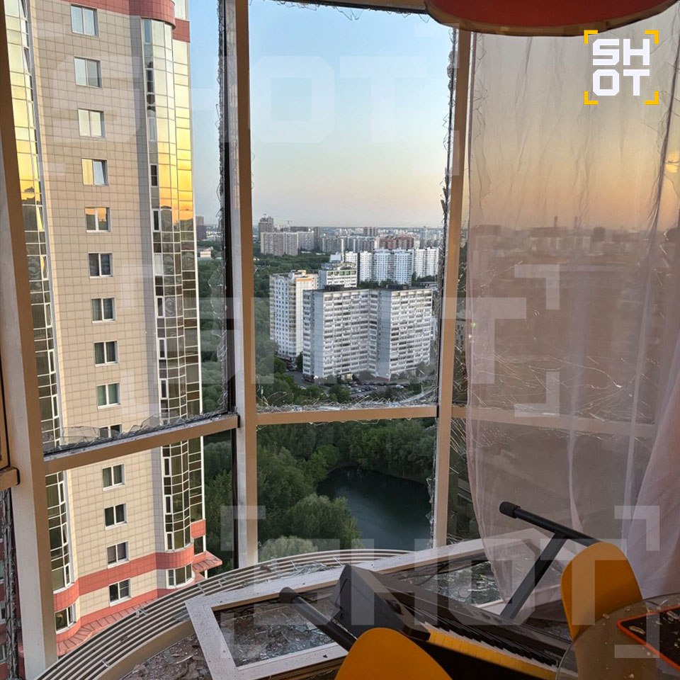 В Москве при падении обломков беспилотников повреждена многоэтажка