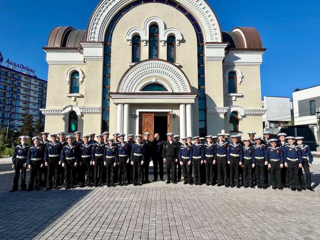 Севастопольский художник Сергей Берлов: Я хотел осветить работу хирургов, которые борются за жизнь бойца