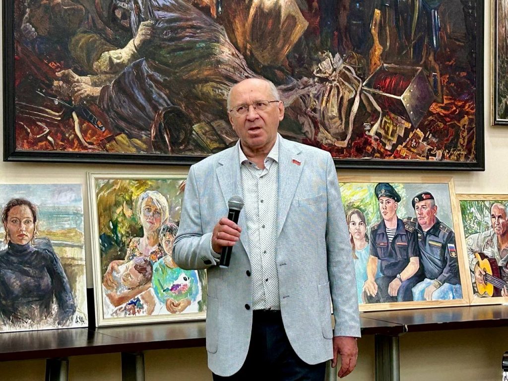 Севастопольский художник Сергей Берлов: Я хотел осветить работу хирургов, которые борются за жизнь бойца