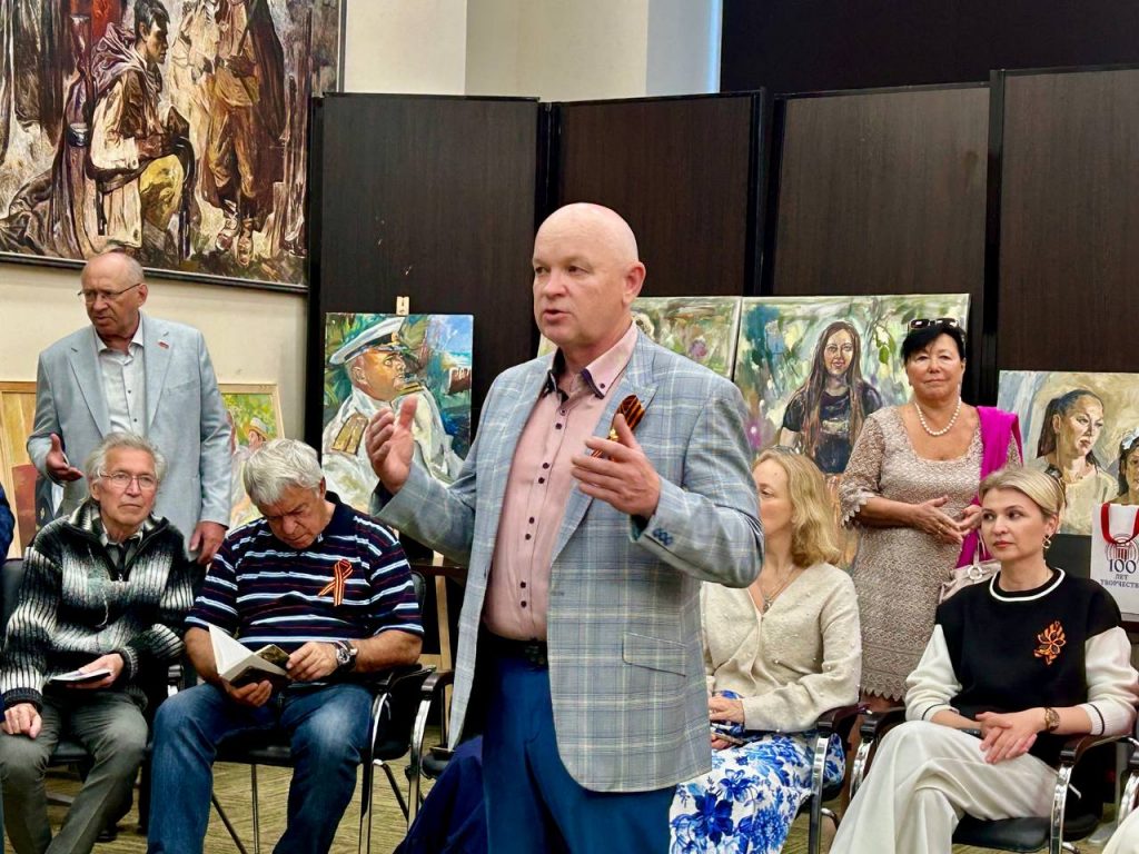 Севастопольский художник Сергей Берлов: Я хотел осветить работу хирургов, которые борются за жизнь бойца
