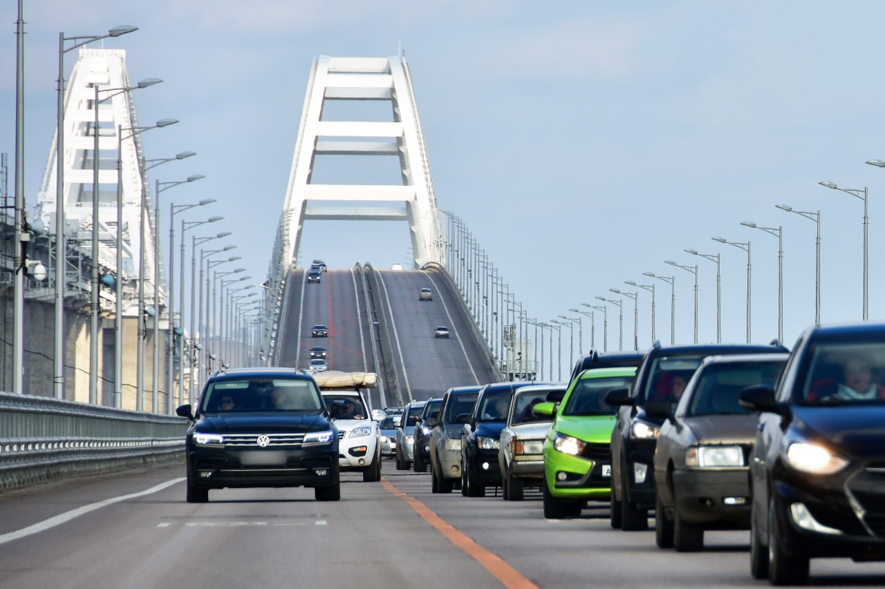 Крымский мост перекрыт второй раз за день