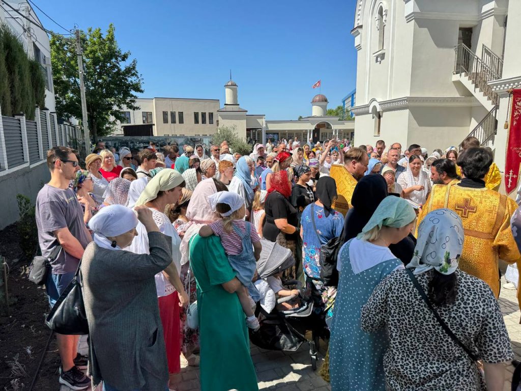 В Севастополе отметили Престольный праздник Всех святых в земле Русской просиявших (ФОТО)