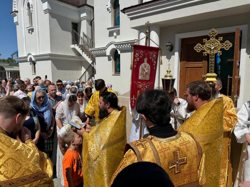 В Севастополе отметили Престольный праздник Всех святых в земле Русской просиявших (ФОТО)