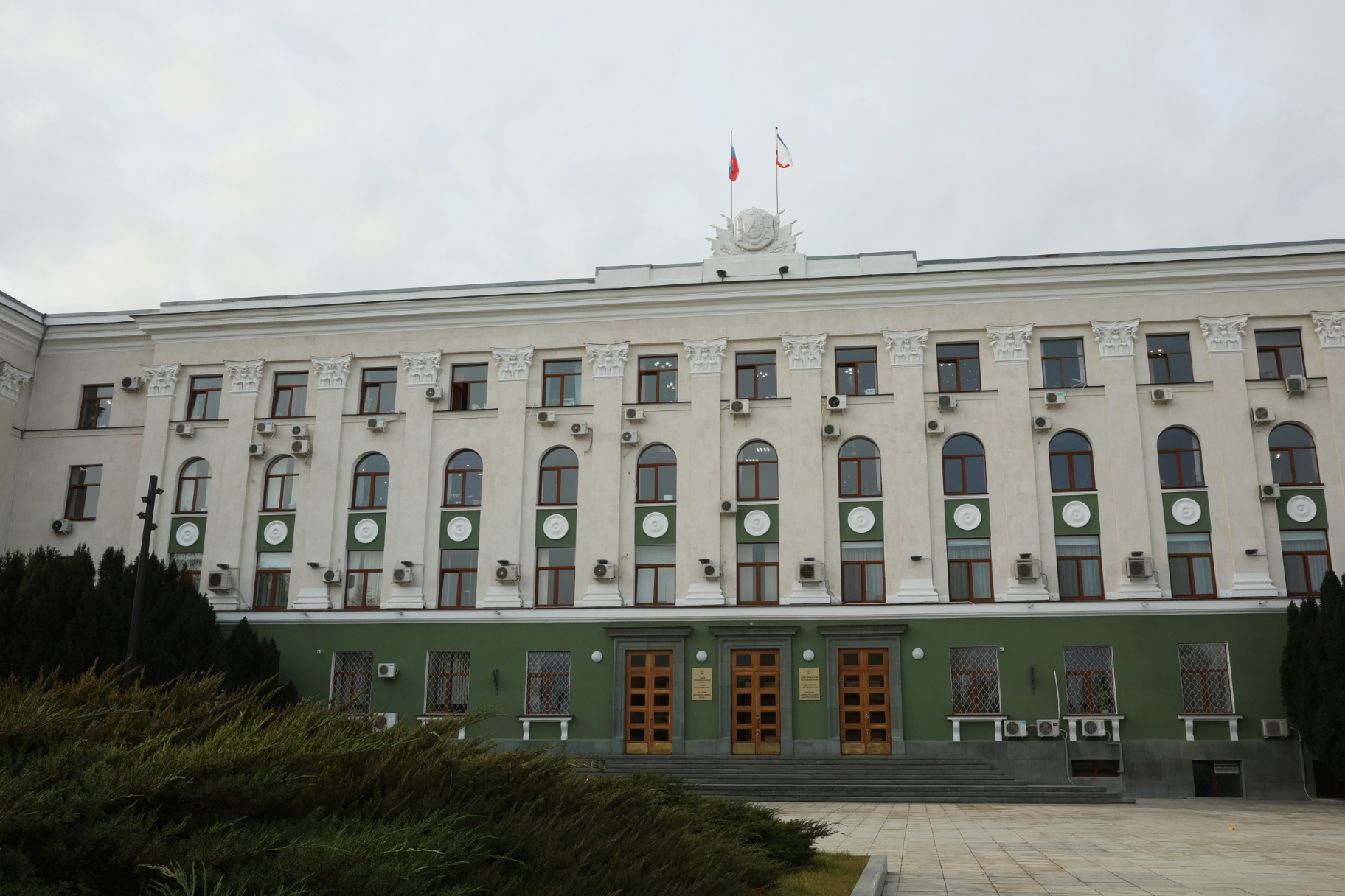 Глава Крыма запретил публиковать в соцсетях и СМИ сведения о военных объектах и последствиях обстрелов