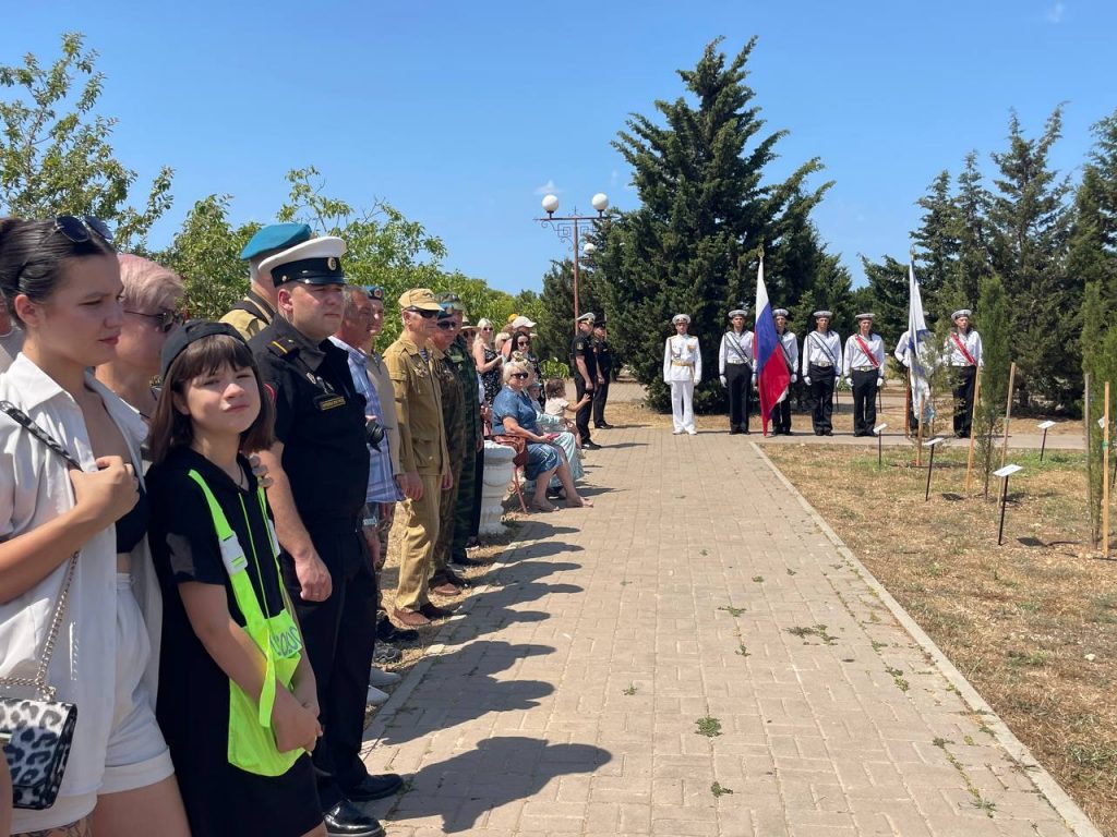 В Севастополе на аллее Героев спецоперации установлены именные таблички