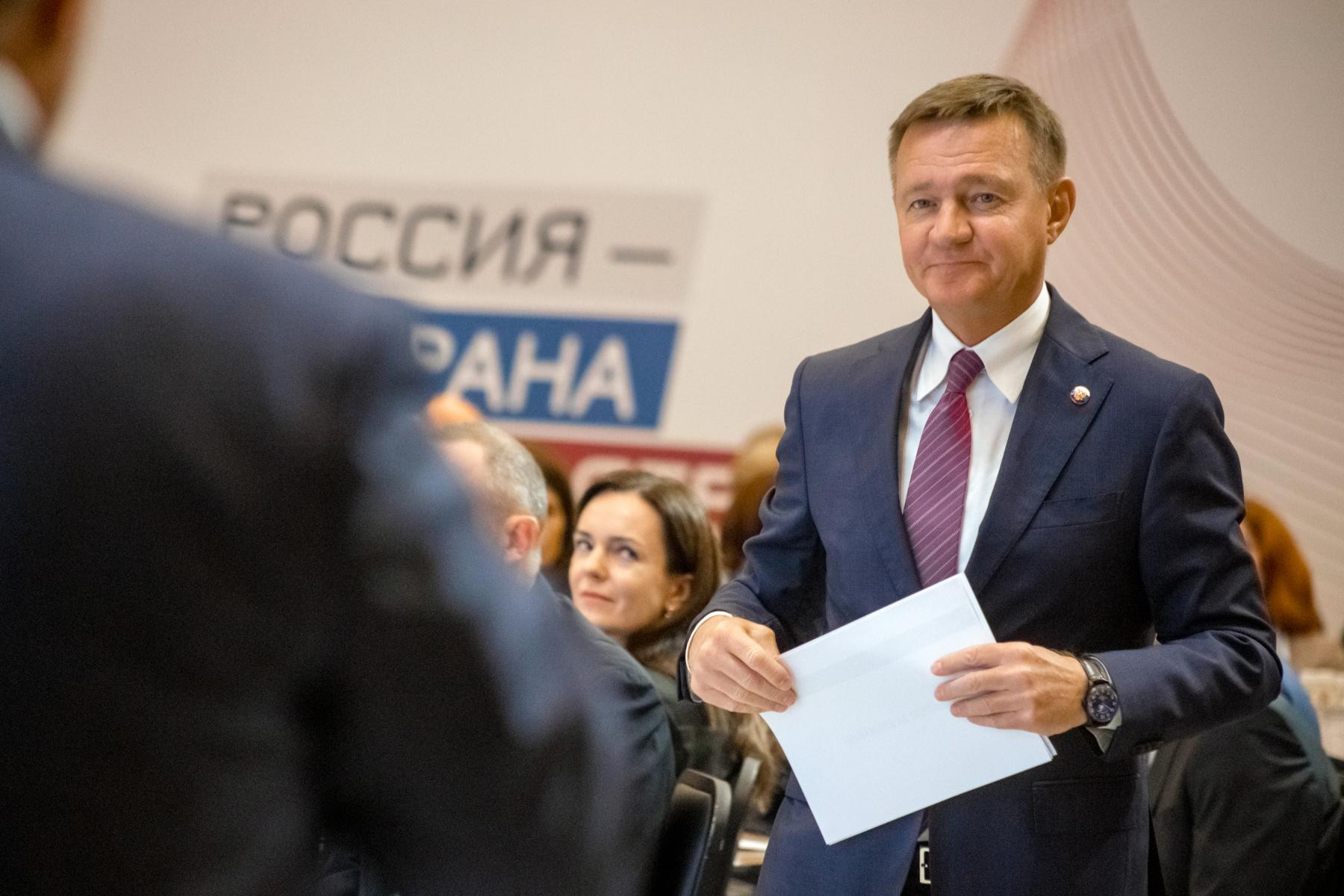 Уволенный сегодня министр транспорта РФ Роман Старовойт свел счеты с жизнью