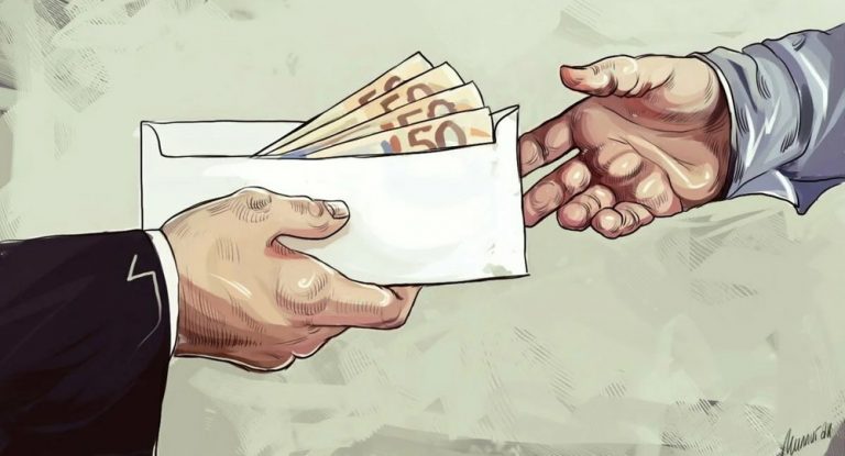 Экс-замминистра обороны обвинен в мошенничестве и получении взятки