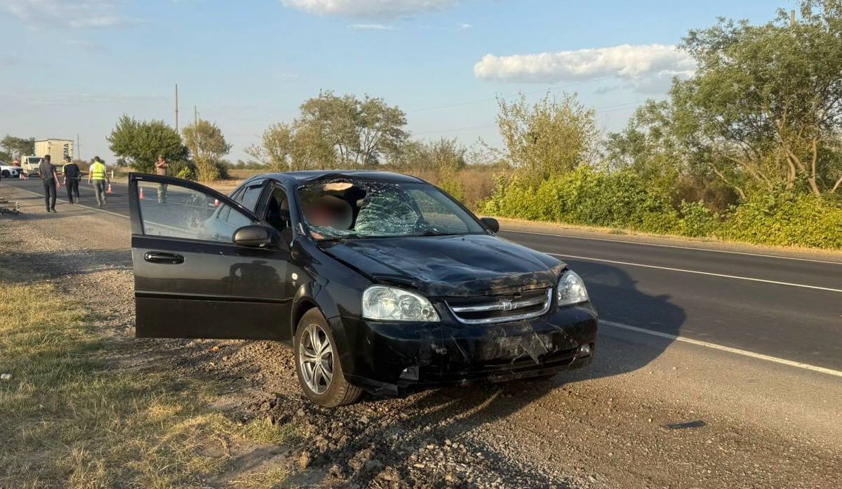 В Крыму иномарка сбила двух подростков: один из них погиб, второй — в больнице
