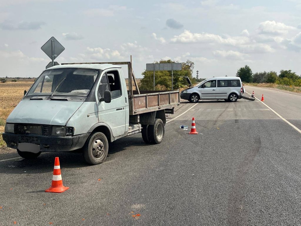 В Крыму в тройном ДТП с участием грузовика, "Газели" и легкового авто пострадал ребенок