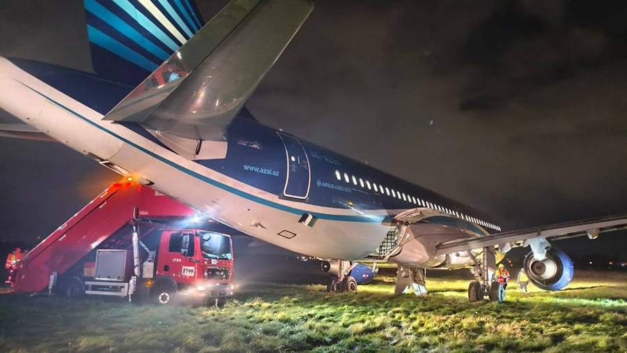 Самолет азербайджанских авиалиний вернулся в аэропорт Санкт-Петербурга из-за неисправности шасси
