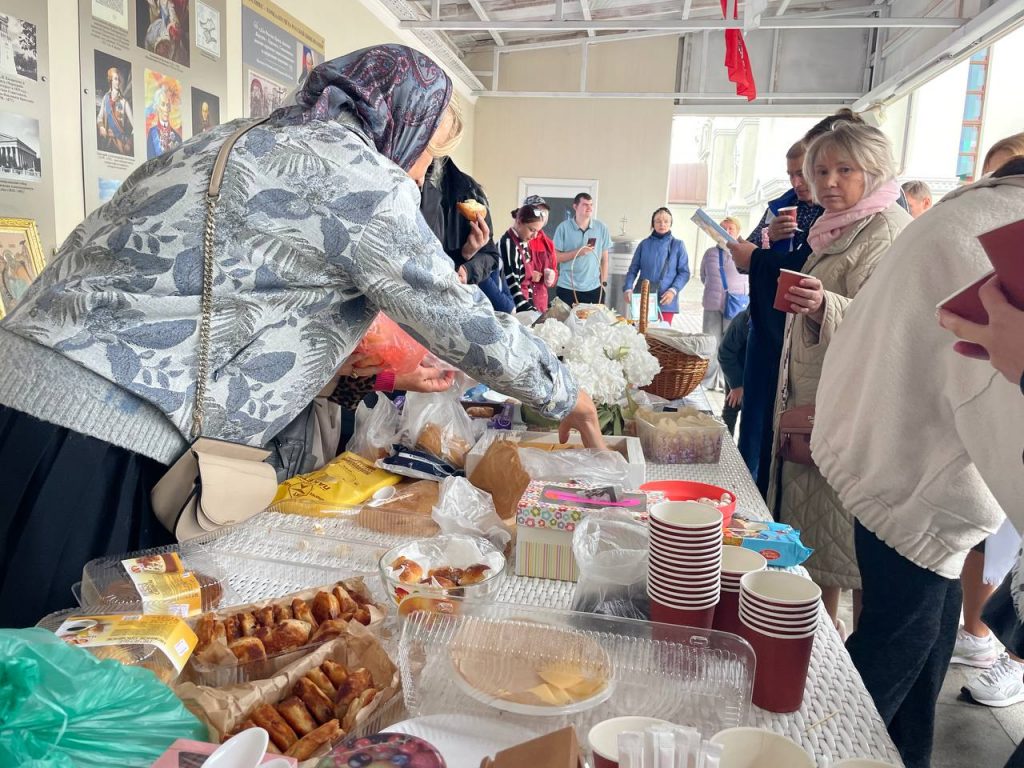 В севастопольском Храме Всех святых в земле Русской просиявших прошла акция «Белый цветок»