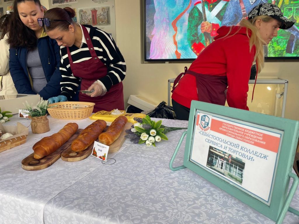 В севастопольском Храме Всех святых в земле Русской просиявших прошла акция «Белый цветок»