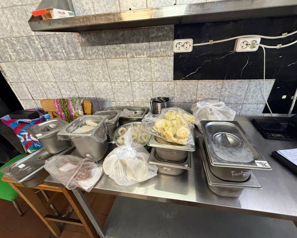 В лапшичной Севастополя выявлены опасные продукты и нарушения санитарных норм