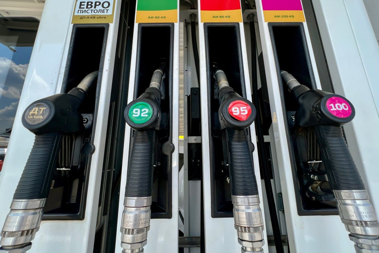 В понедельник 27 октября купить топливо можно на 270-ти АЗС Крыма