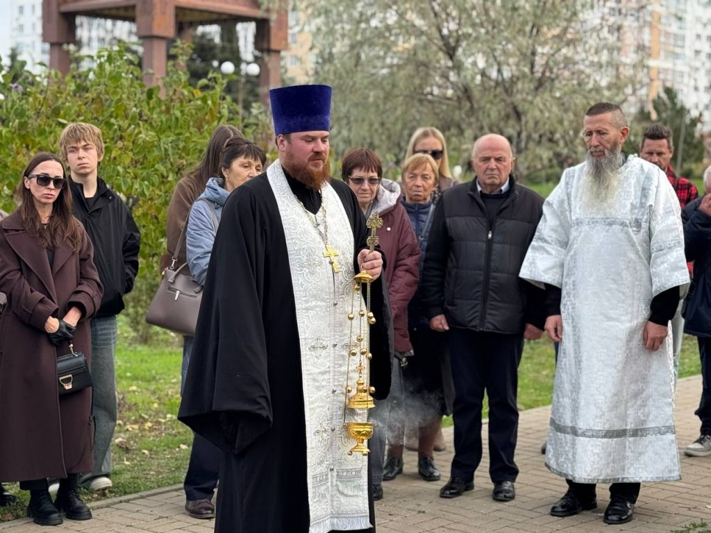 В Севастополе посадили именное дерево в память о погибшем в результате теракта офицере-черноморце