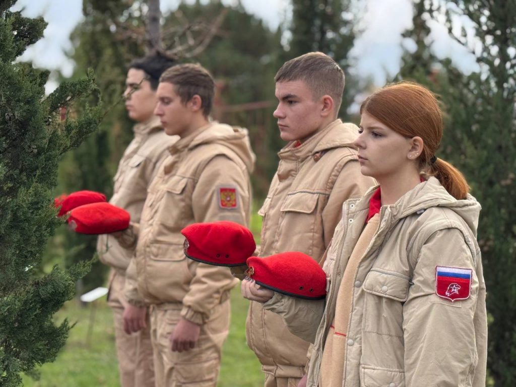 В Севастополе посадили именное дерево в память о погибшем в результате теракта офицере-черноморце