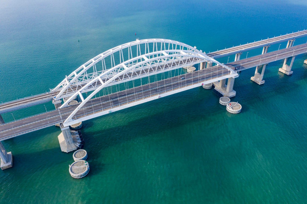 Движение по Крымскому мосту восстановлено после временной приостановки