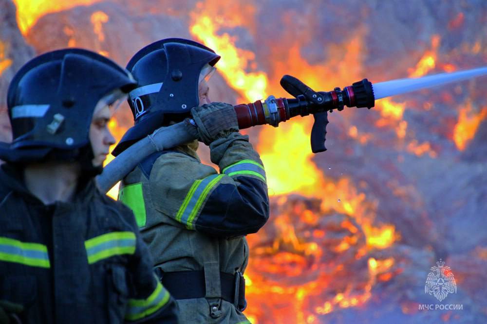 Новая атака ВСУ: сбит дрон над Крымом, в Рязанской области произошел пожар на предприятии