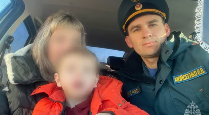 Стал свидетелем аварии: в Крыму сотрудник МЧС помог пострадавшим в ДТП женщине с ребенком