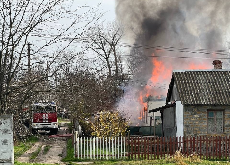 В Джанкое пьяная иностранка сожгла чужой дом из-за конфликта с хозяевами