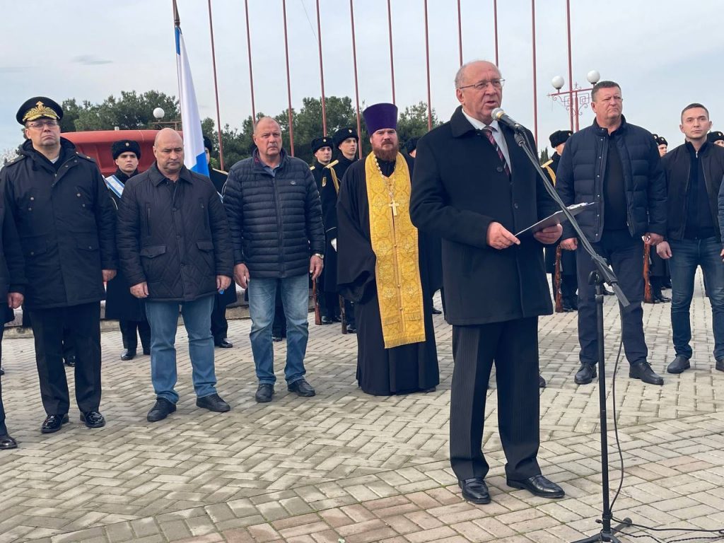 Севастопольцы высадили саженцы в сквере «Героев специальной военной операции»