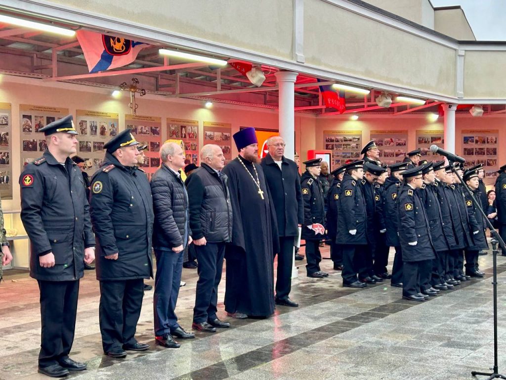 В Севастополе 100 нахимовцев вступили в «Юнармию» в День Героев Отечества (фото)