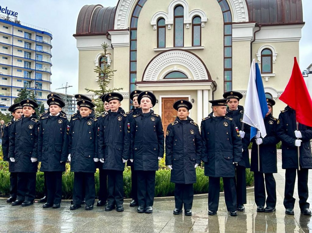 В Севастополе 100 нахимовцев вступили в «Юнармию» в День Героев Отечества (фото)
