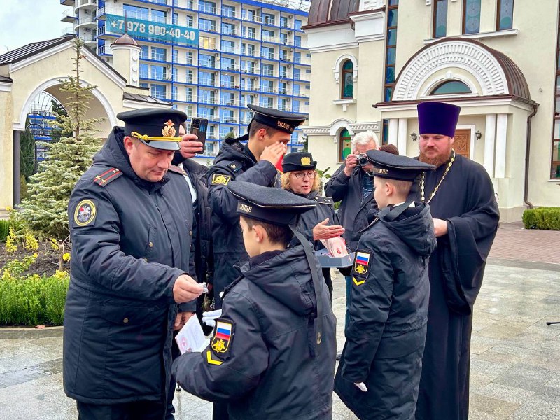 В Севастополе 100 нахимовцев вступили в «Юнармию» в День Героев Отечества (фото)