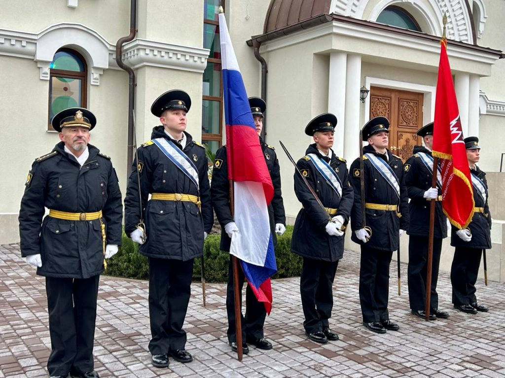 В Севастополе 100 нахимовцев вступили в «Юнармию» в День Героев Отечества (фото)