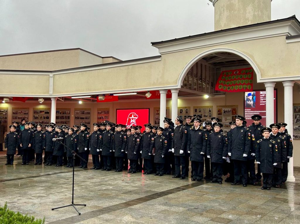 В Севастополе 100 нахимовцев вступили в «Юнармию» в День Героев Отечества (фото)